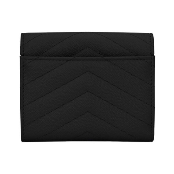 CASSANDRE MATELASSÉ PORTAFOGLI TRI-FOLD COMPATTO IN PELLE GOFFRATA GRAIN DE POUDRE - immagine 2