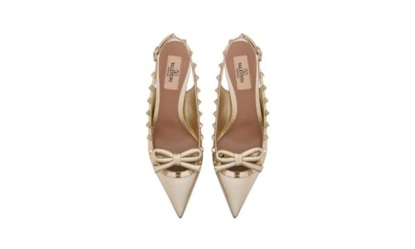 DÉCOLLETÉ SLINGBACK ROCKSTUD BOW IN NAPPA LAMINATA E BORCHIE IN TONO 60MM - immagine 3