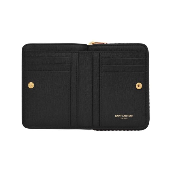 CASSANDRE MATELASSÉ COMPACT ZIP AROUND WALLET IN PELLE GOFFRATA GRAIN DE POUDRE - immagine 4