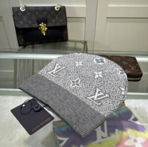 BEANIE LOUIS V